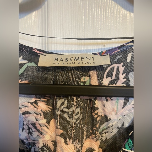 Basement Floral Flutter Mini Dress Size Medium - Picture 3 of 9